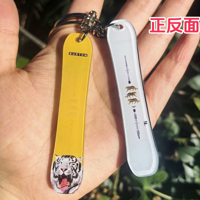Wholesale Skiers with snowboard snowboard acrylic keychain
