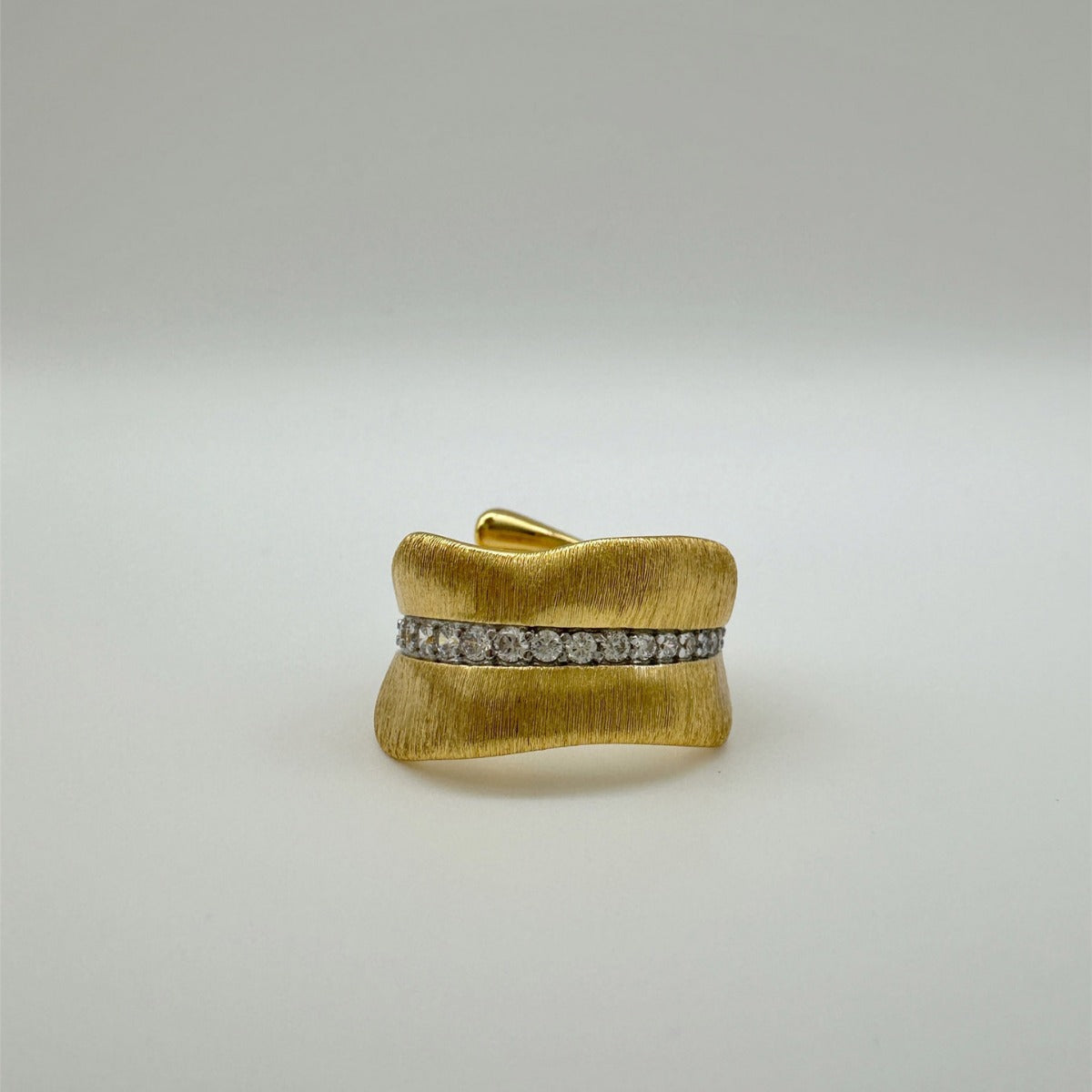 Wholesale light luxury banana leaf shaped diamond ring