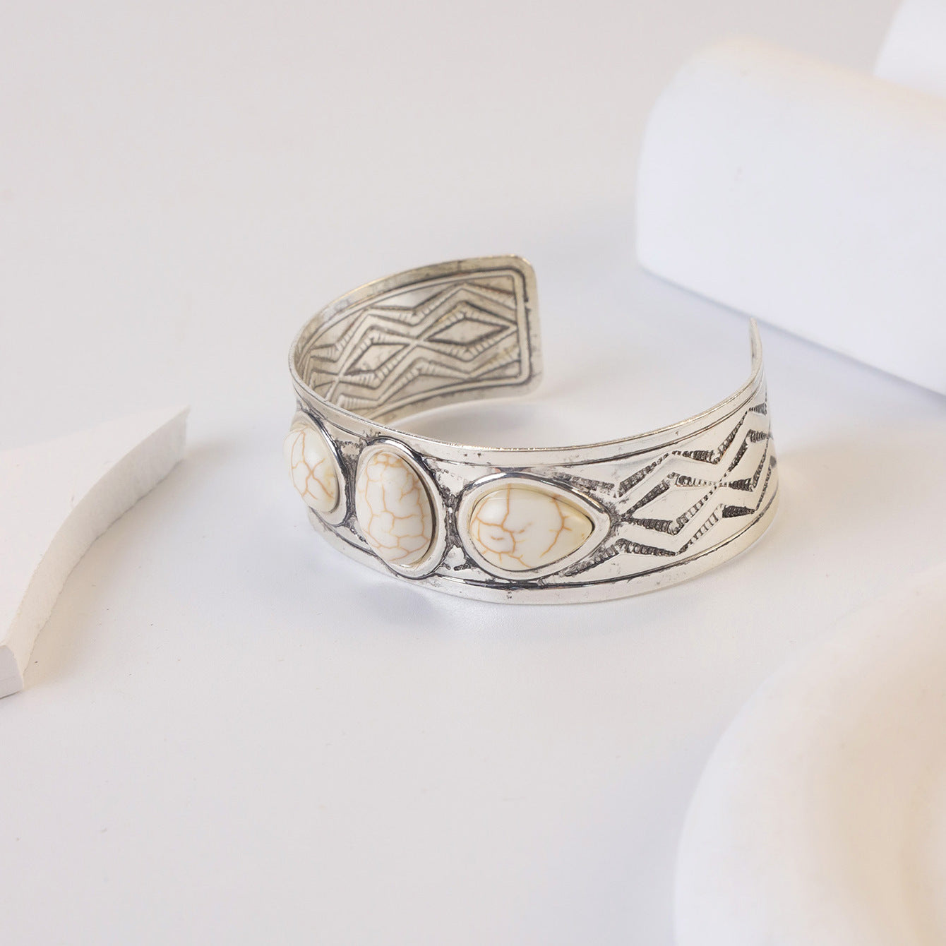 Wholesale Silver Tone Turquoise Inlay Vintage Open Adjustable Bracelet Women Fashion Jewelry Accessory