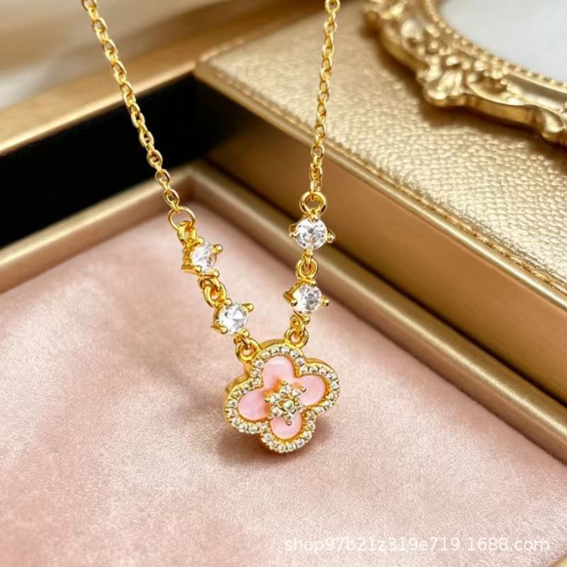 Wholesale Sweet Four-Leaf Flower Clavicle Chain - Titanium Steel,  Non-Fading,  Gemstone Accents - Boutique Resale Jewelry