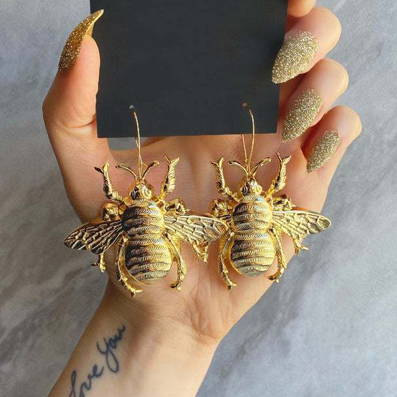 Wholesale  retro bee earrings ancient golden insect pendant bumblebee earrings