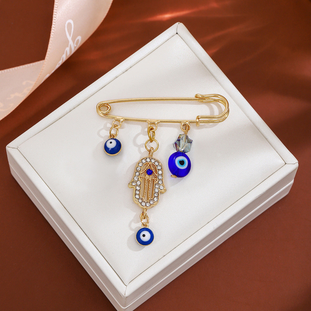 Wholesale Diamond-encrusted Devil' s Eye Tassel Brooch