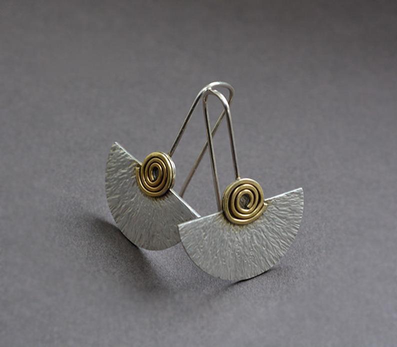 Wholesale Stylish Spiral Semi-Circle Alloy Earrings for Women,  Silver Finish,  Trendy Jewelry Accessory for Boutique Resale