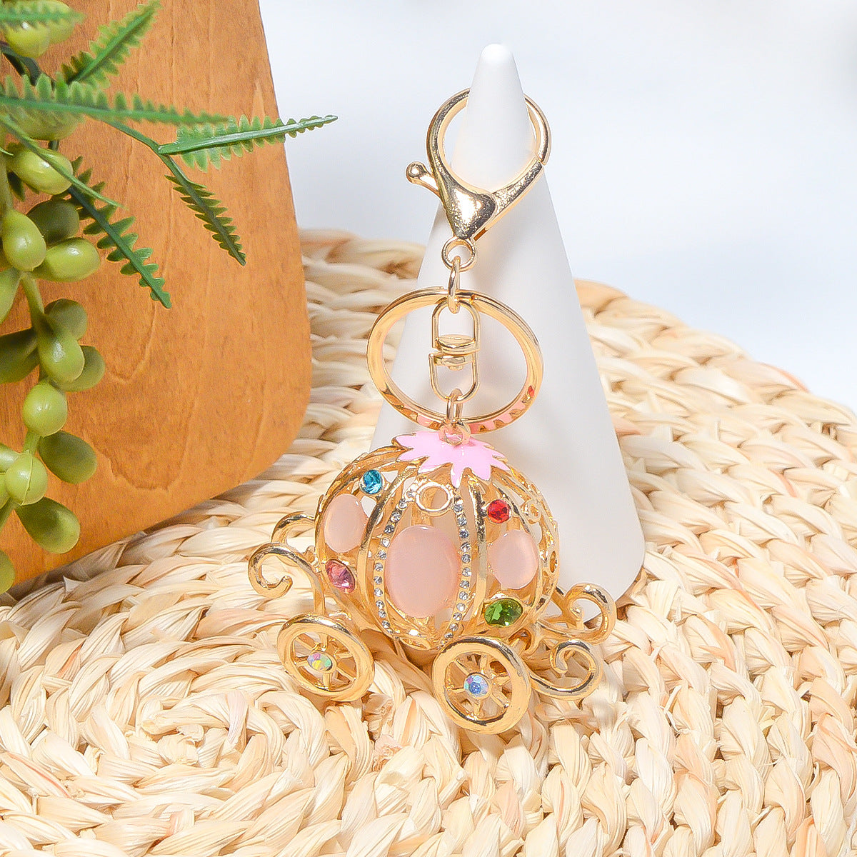 Wholesale Zinc Alloy Pumpkin Keychain with Rhinestone Cat Eye Design for Couples Gift