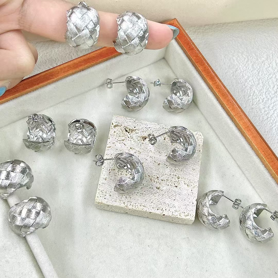 Wholesale Semi-circular braided C-shaped earrings