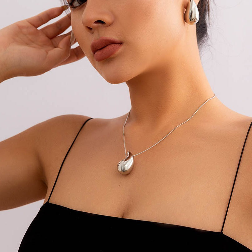 Wholesale Drop Shaped Pendant Necklace Stylish Snake Bone Chain Jewelry Accessory For Women Boutique Resale