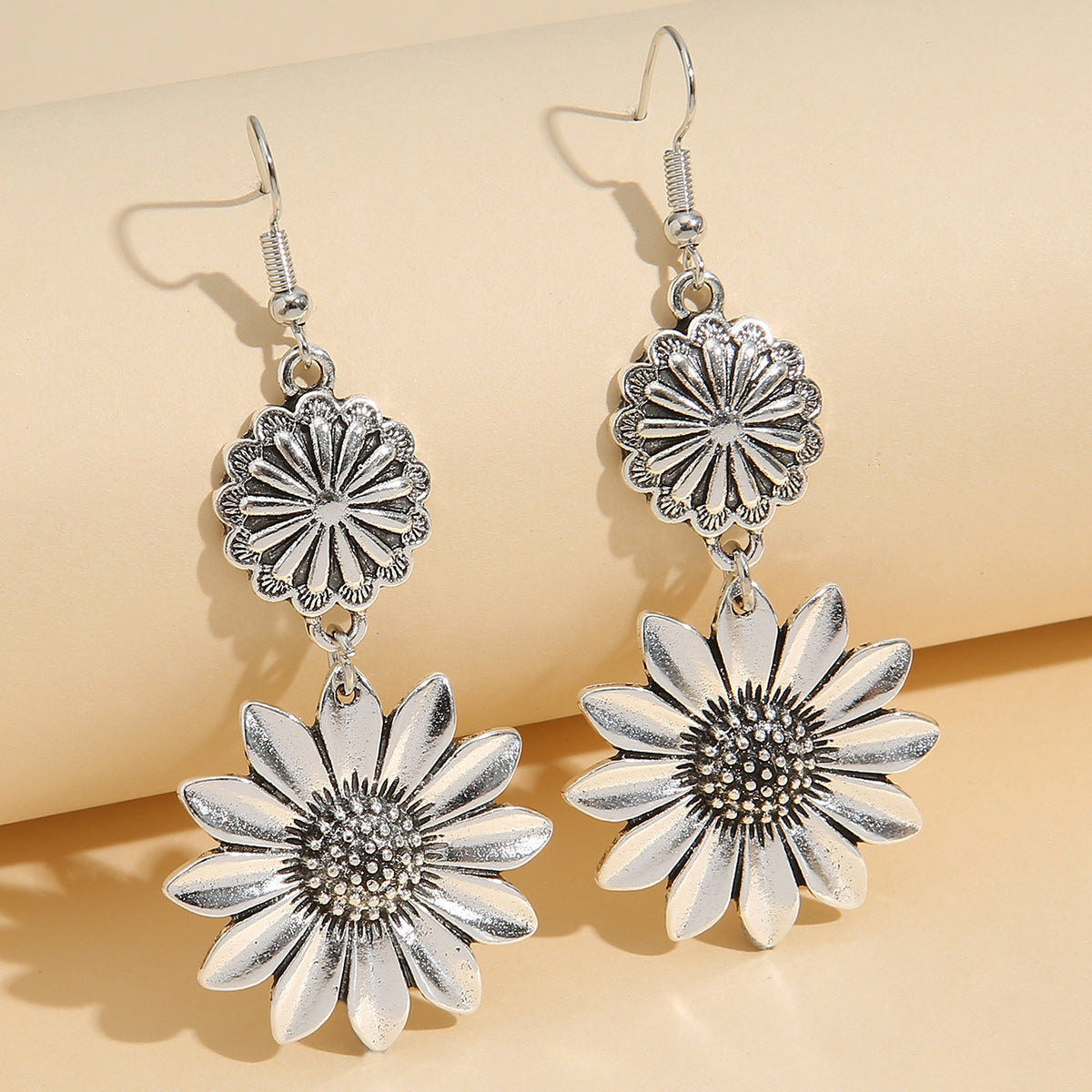 Wholesale Silver Alloy Sunflower Earrings Retro Vintage Floral Design Women' s Fashion Jewelry Accessory Boutique Resale