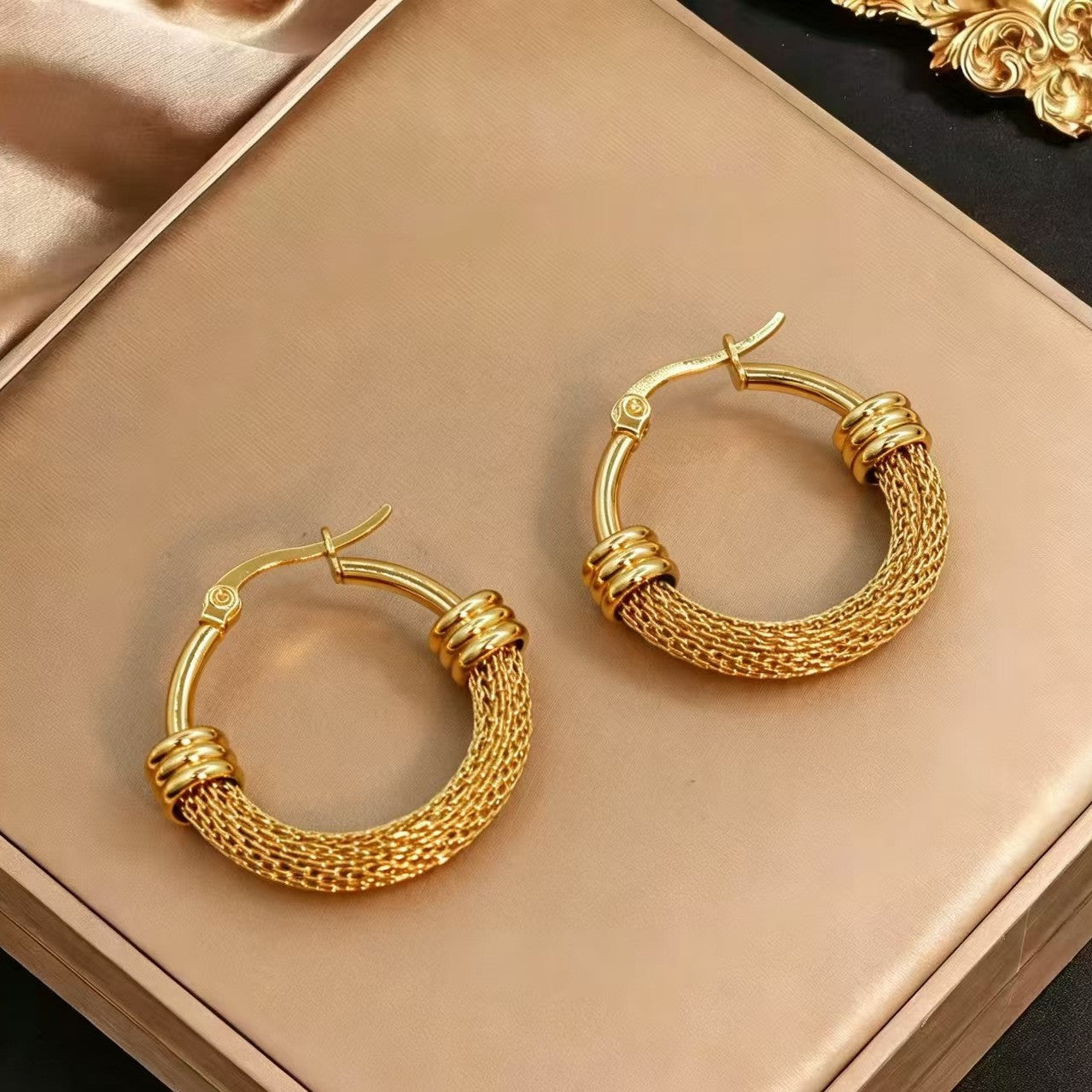 Wholesale Stainless Steel Electroplated Mesh Wrapped Circle Earrings Retro Chinese Style Boutique Jewelry Accessory