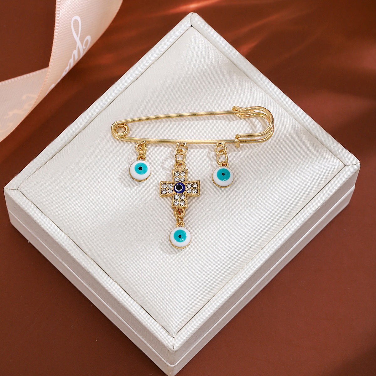 Wholesale Diamond-encrusted Devil' s Eye Tassel Brooch