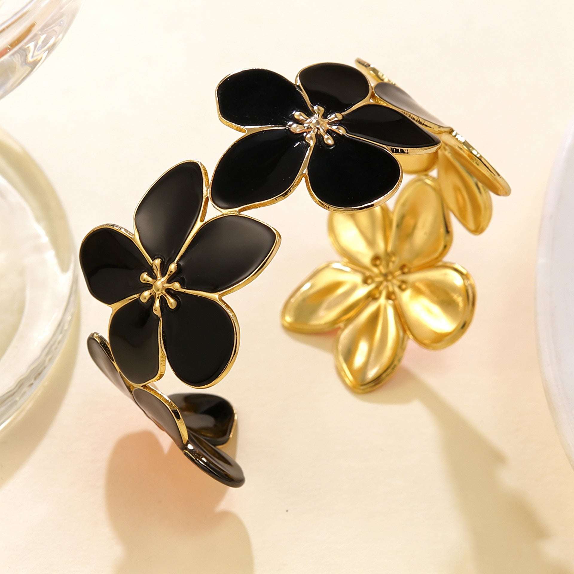Wholesale Dripping Oil Flower Stainless Steel C-Shape Open Bracelet Fashion Jewelry Accessory