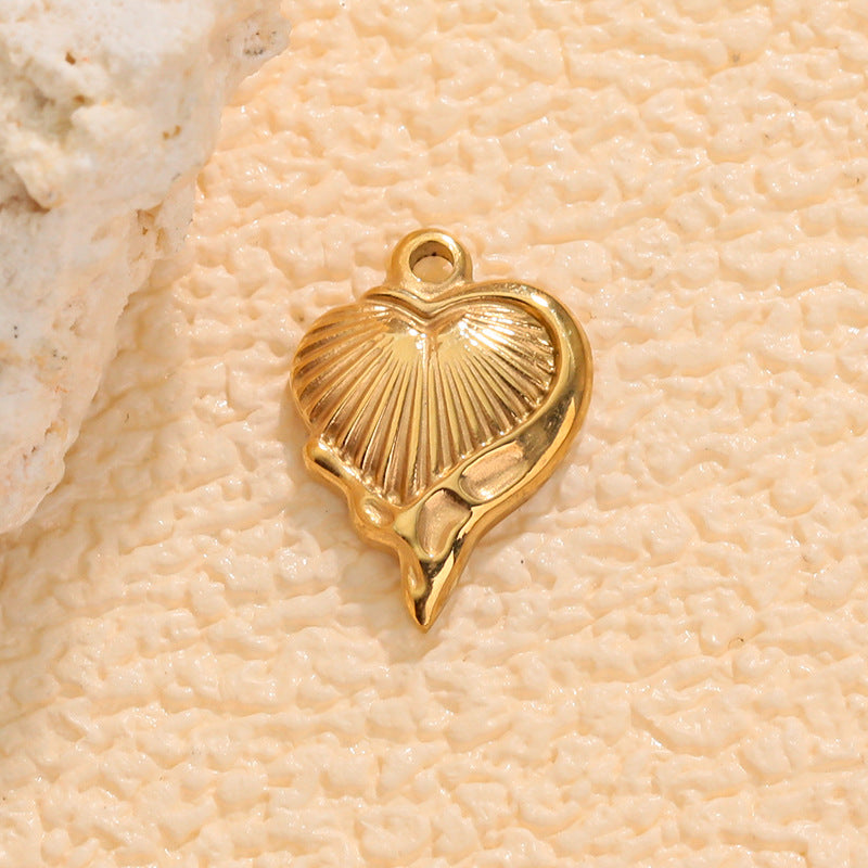 Wholesale heart-shaped pendant