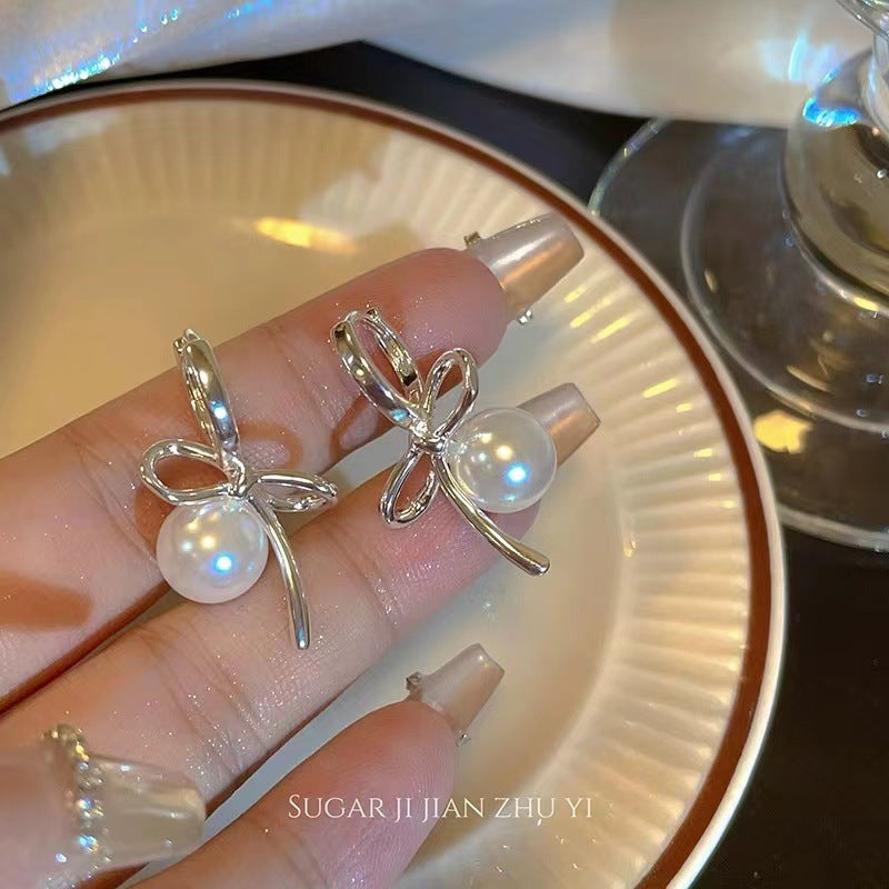 Wholesale Simple and Luxurious Heart-shaped Pearl Earrings
