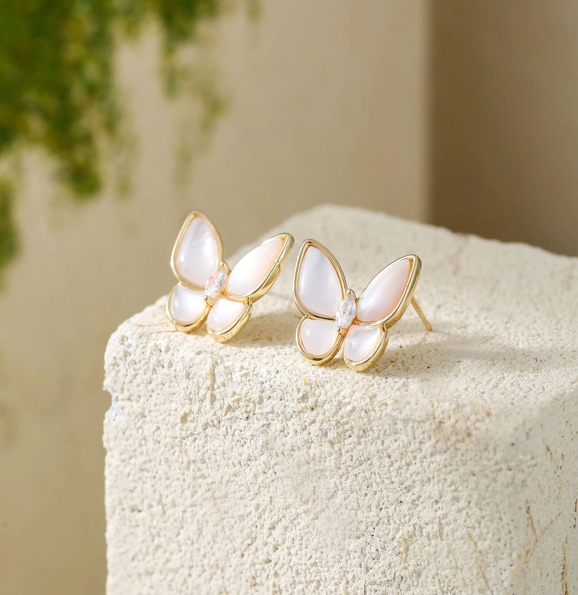 Wholesale Natural mother-of-pearl earrings love heart butterfly earrings