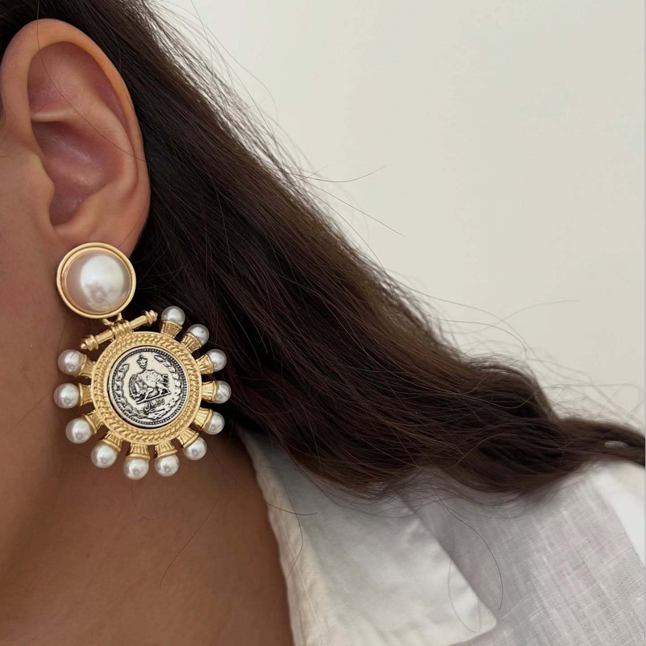 Wholesale Vintage Geometric Faux Pearl Earrings Zinc Alloy Electroplated Fashion Accessory
