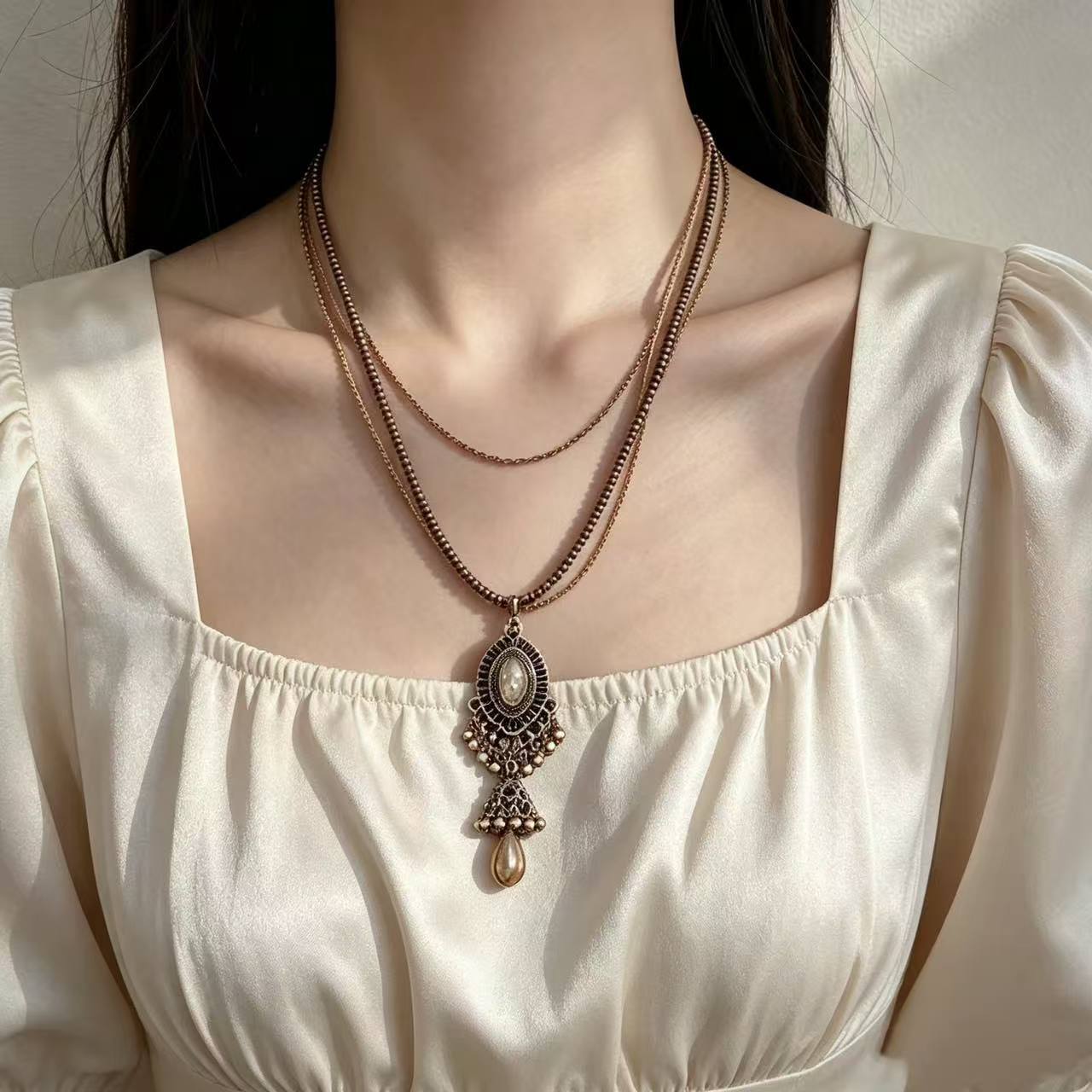 Wholesale Vintage Twin Butterfly Layered Necklace for Women,  Stylish Jewelry Accessory Gift