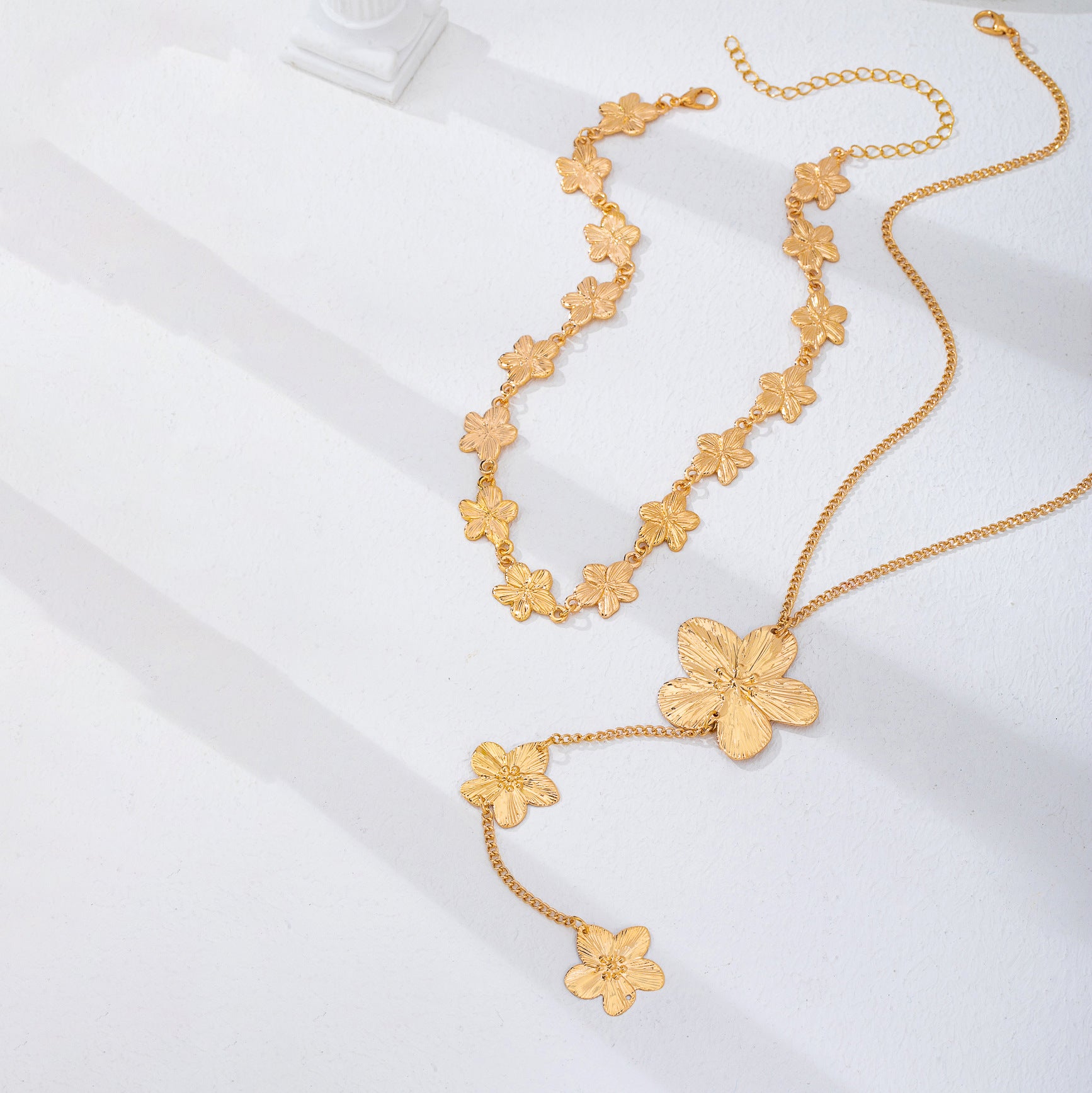 Wholesale Gold Flower Pendant Necklace Fashion Jewelry Accessory Trendy Party Gift Boutique Resale