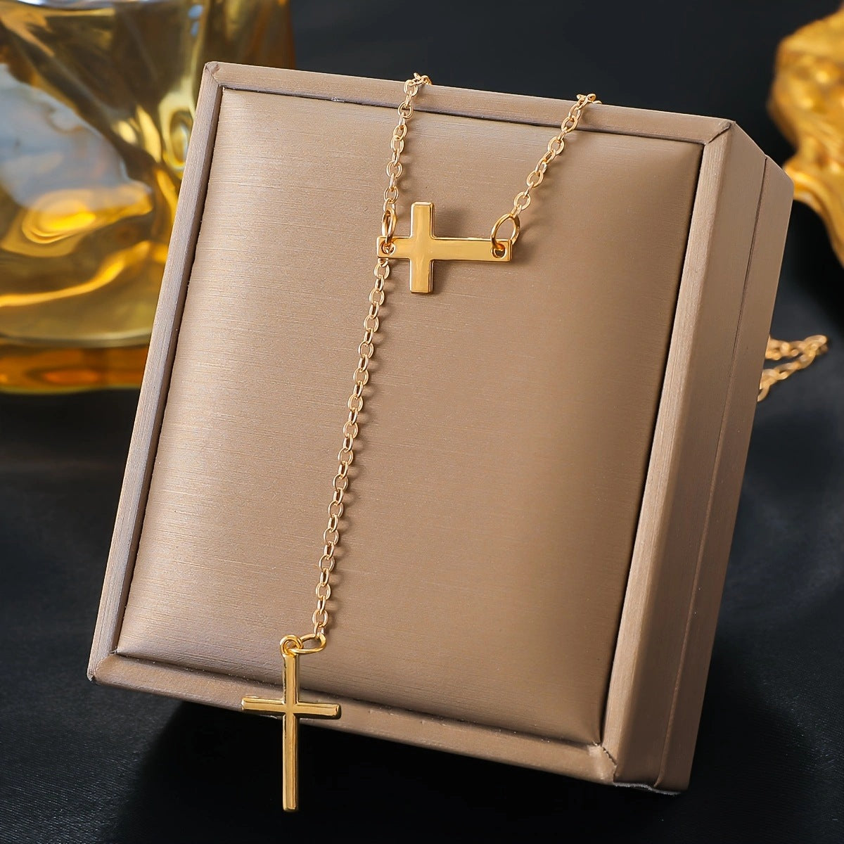 Wholesale Chic Cross Pendant Necklace Metal Electroplated Fashion Jewelry Accessory