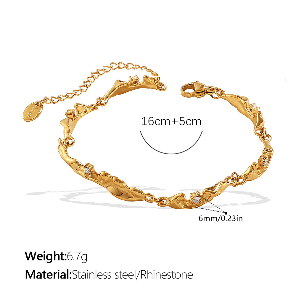 Wholesale Gold-Textured Openwork Hand Jewelry with a Vintage Aesthetic