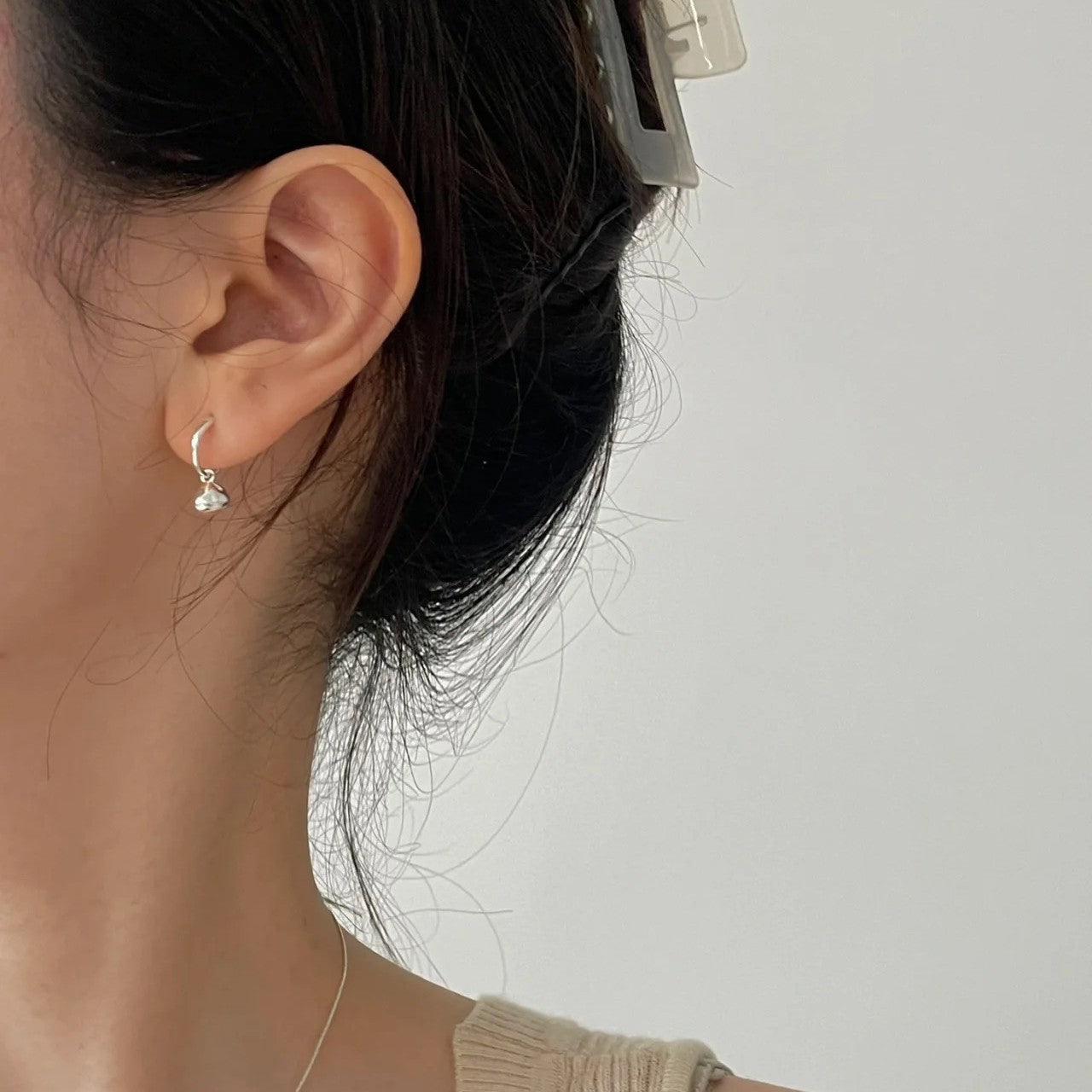 Wholesale Korean Style Silver Needle Hanging Ball Earrings Trendy Fashion Accessory
