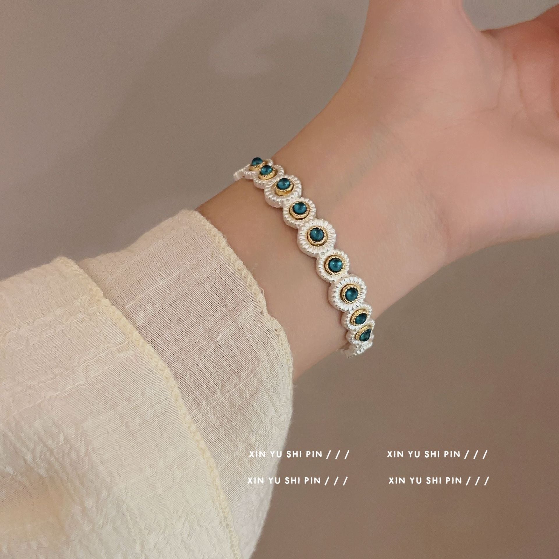 Wholesale Vintage Daisy Opening Bracelet Light Luxury Ring