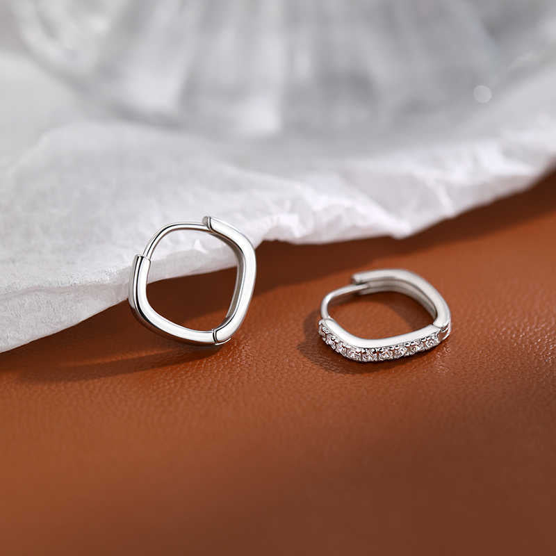 Wholesale Asymmetric Fold Hoop Earrings Fashion Accessory for Boutique Resale