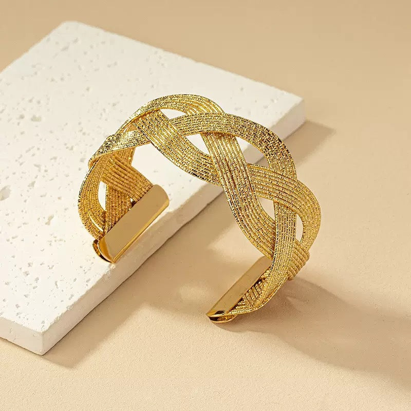 Wholesale Modern Geometric Open Bangle Bracelet Gold Tone Metal Woven Design Chic Jewelry Accessory For Women Resale Gift