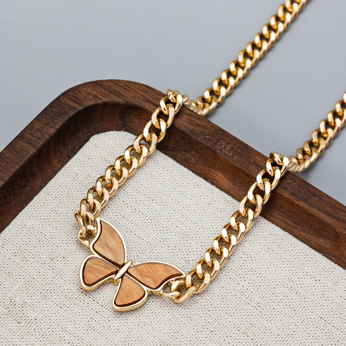 Wholesale Light Luxury Butterfly Pendant Necklace Copper Micropaved Fashion Accessory
