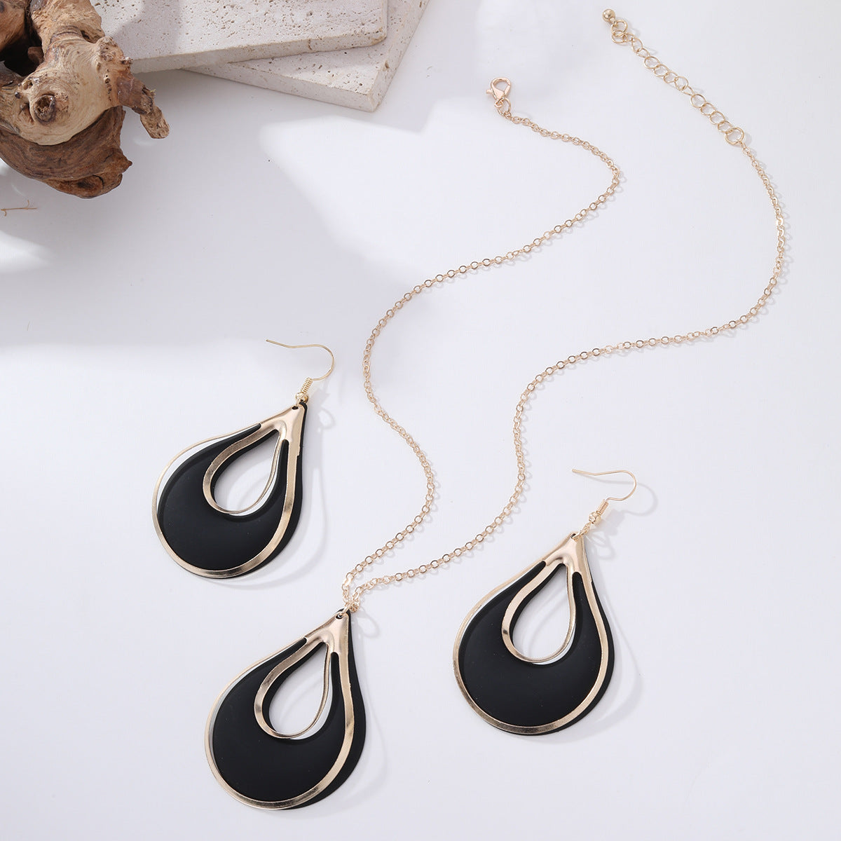 Wholesale Zinc Alloy Water Drop Hollow Pendant Necklace And Earrings Set Black Fashion Jewelry For Women Chic Party And Everyday Wear