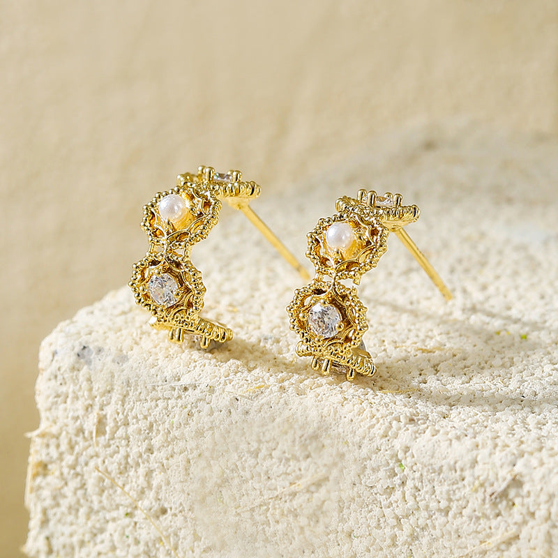 Wholesale Exquisite small earrings silver needle earrings light luxury earrings