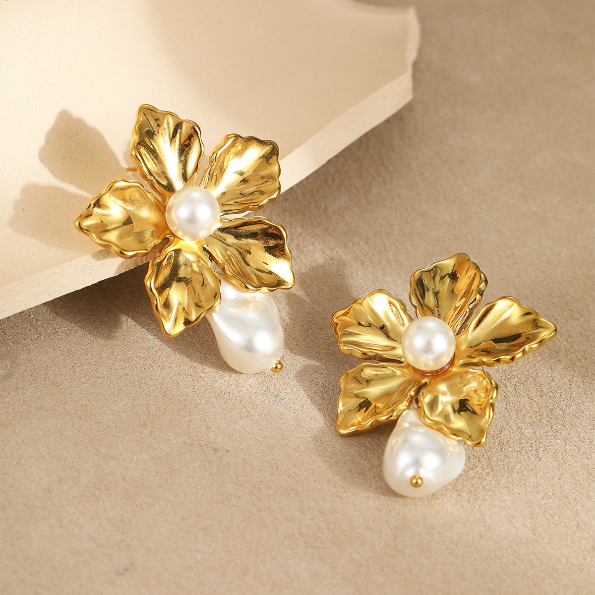Wholesale  retro baroque pearl flowers stainless steel 18K gold earrings