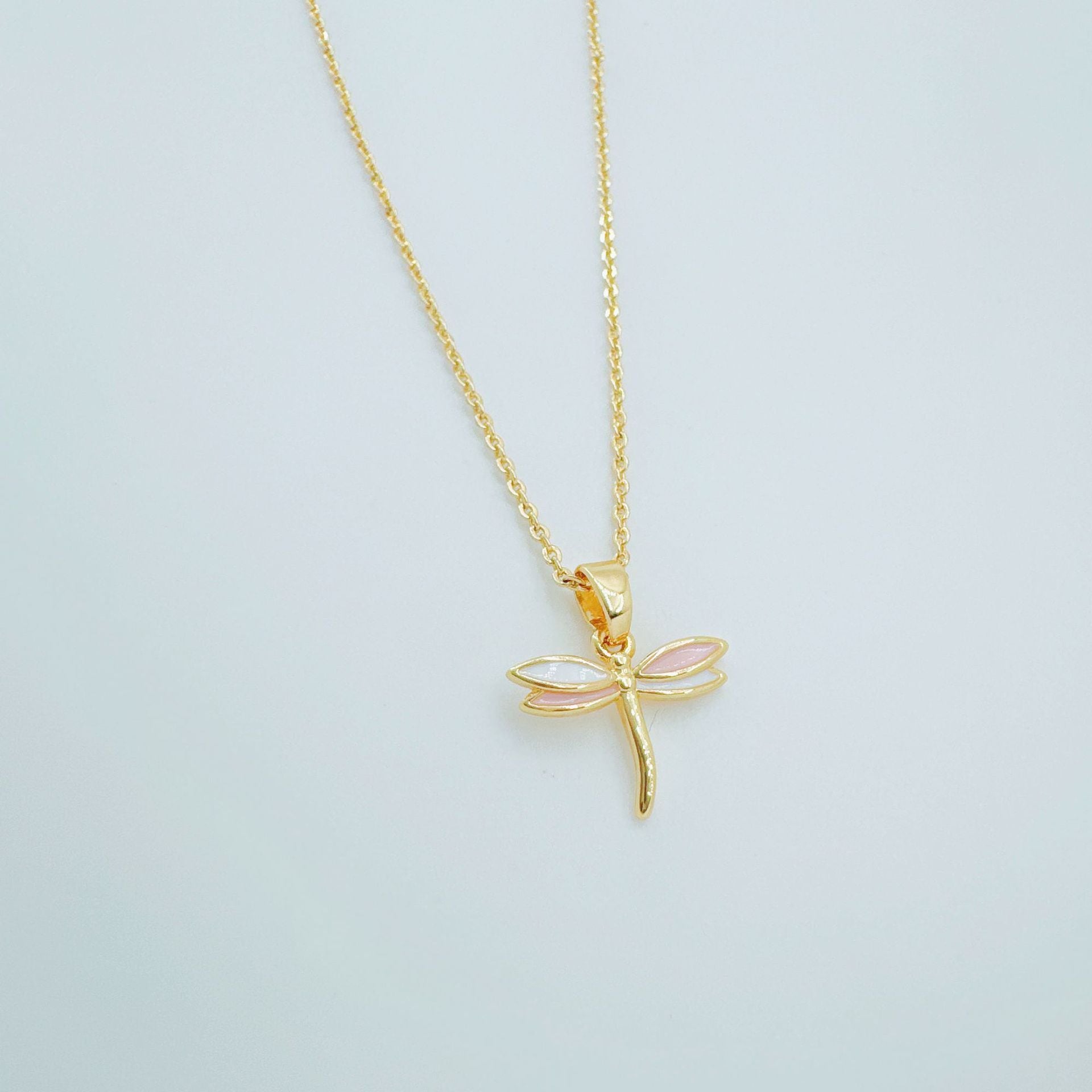 Wholesale Stylish Dragonfly Flower Pendant Necklace Copper Plated Gold Tone Jewelry Accessory for Everyday Wear