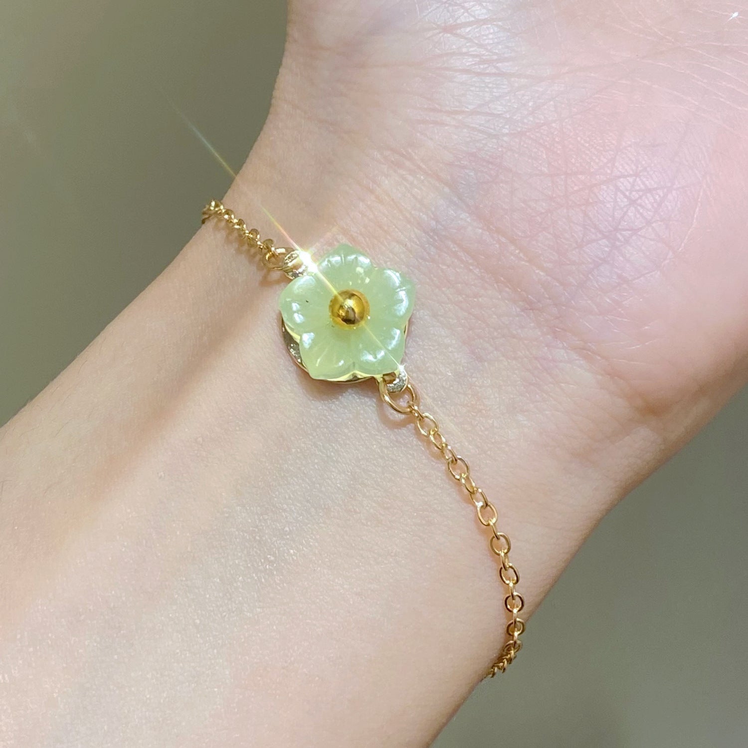 Wholesale Trendy Tulip Flower Bracelet For Women Alloy Electroplated Rhinestone Jewelry Accessory Sweet Spring Summer Gift