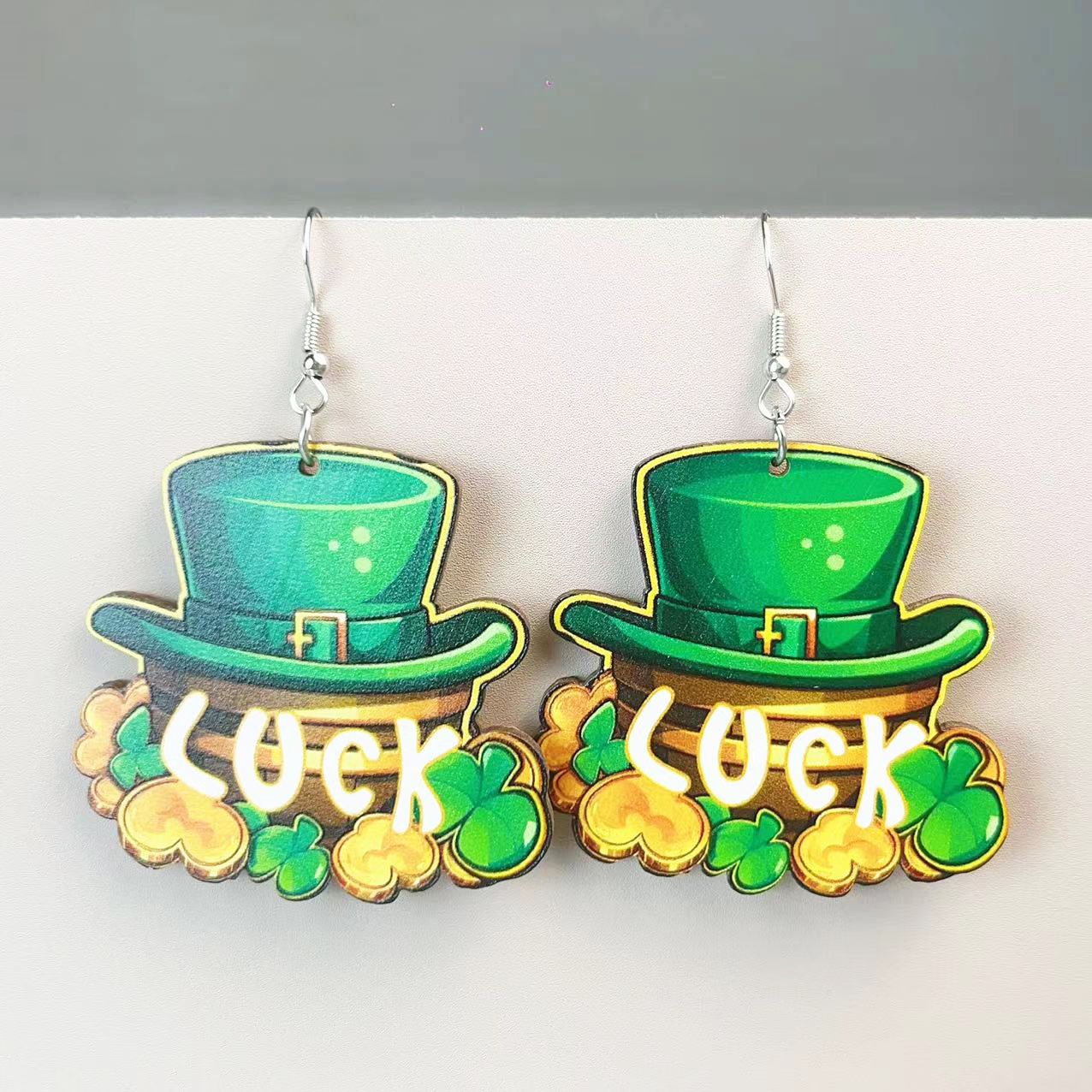 Wholesale Wooden St.  Patrick' s Day shamrock earrings