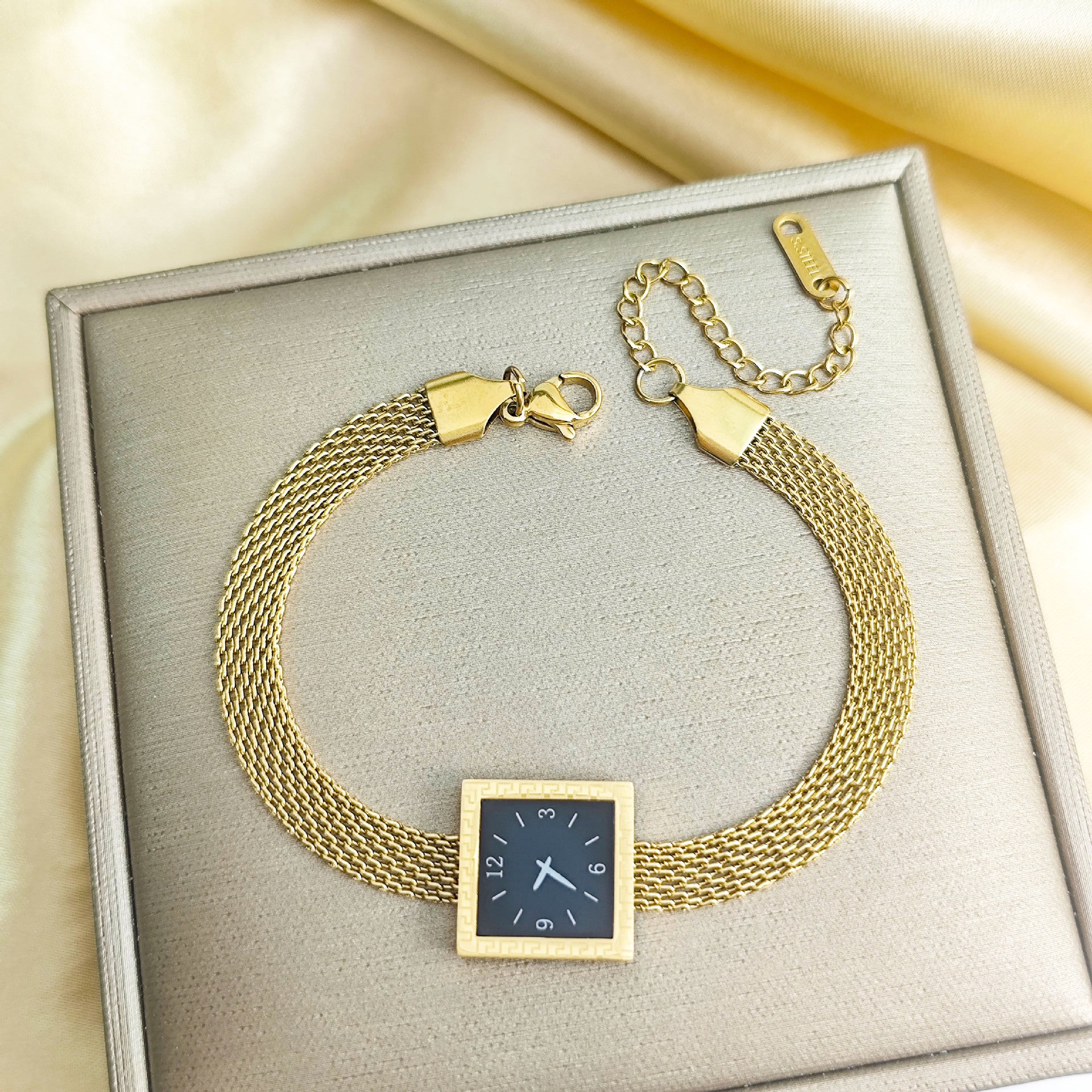 Wholesale Floral Design Hollow Mesh Watch Bracelet in Titanium Steel for Women Everyday Wear Fashion Accessory