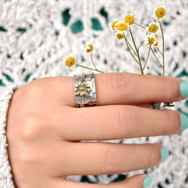Wholesale Trendy Flower Ring Silver Metal Rotatable Carved Design Fashion Accessory Gift for Wedding