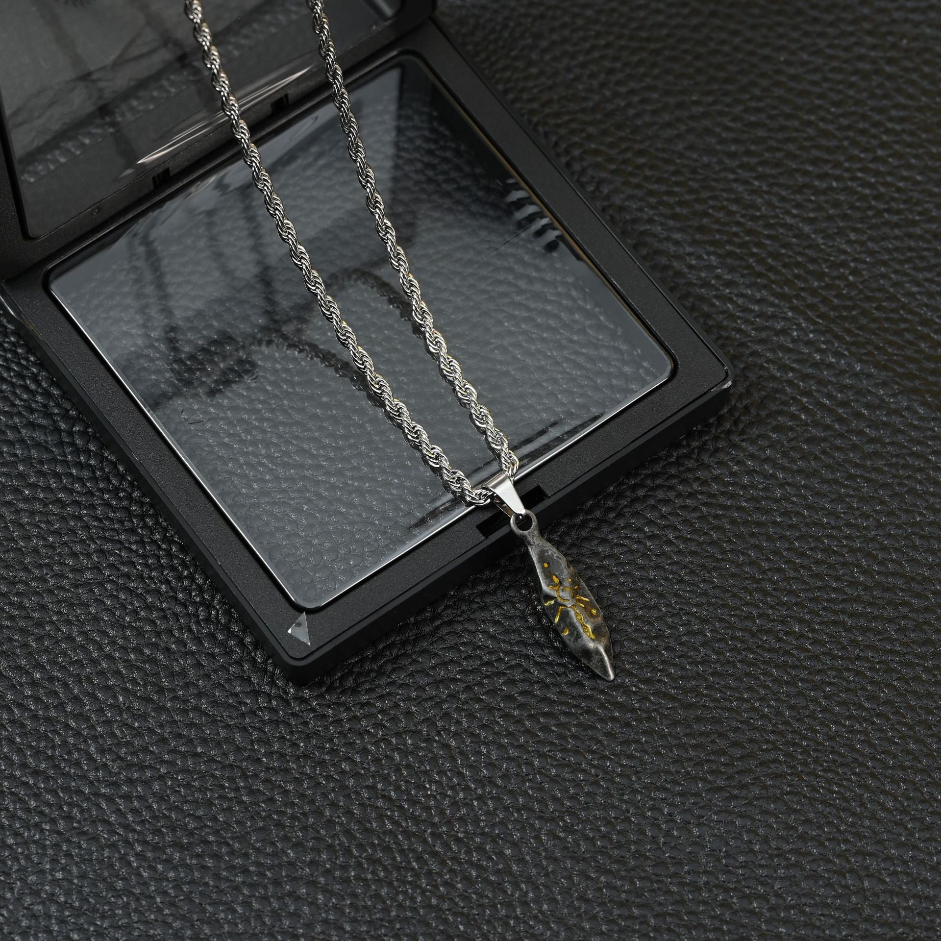 Wholesale Retro wishing stone necklace trendy men' s personality neutral wind meteorite color matching pendant cool men' s hip hop sweater chain