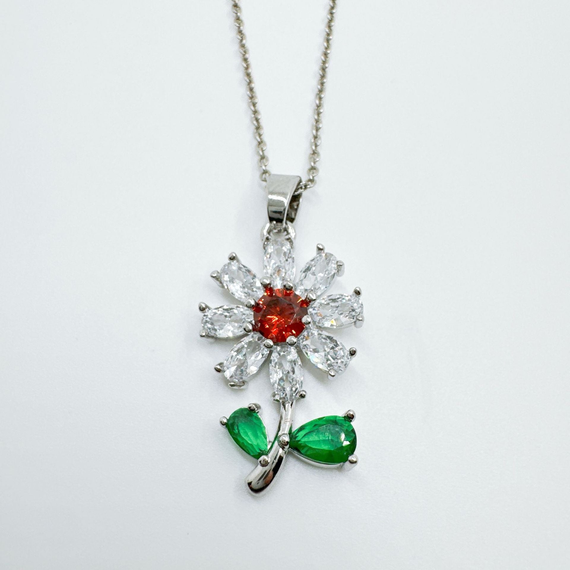 Wholesale Gold Plated Copper Zircon Necklace Sweet Cool Flower Pendant Boutique Resale