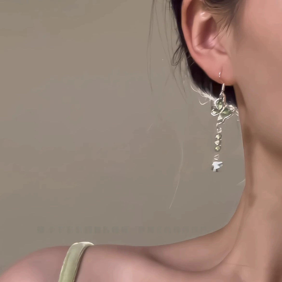 Wholesale green butterfly earrings  light luxury high-end earrings