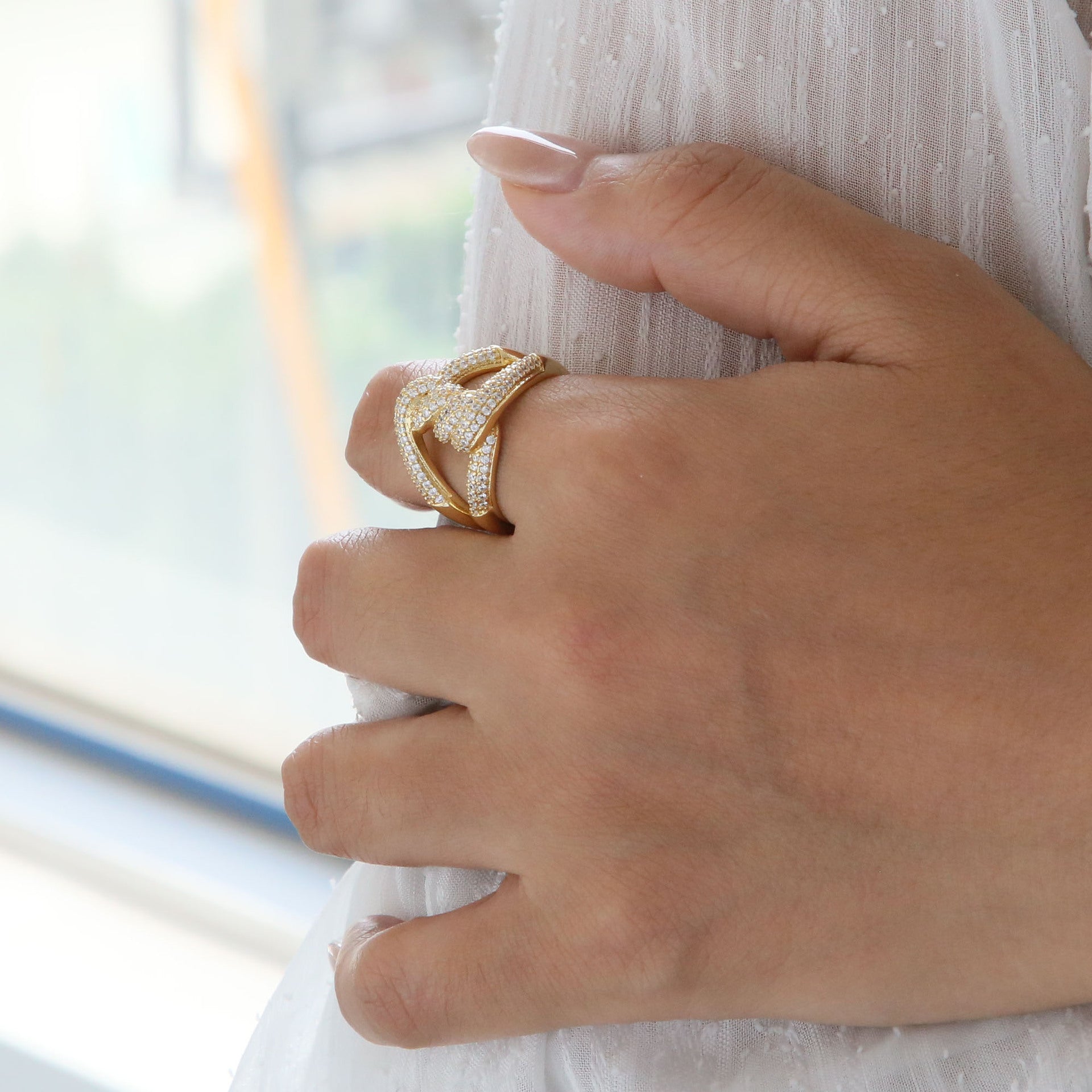 Wholesale  18k Golden Brass Zircon Twist Thread Swivel Button Ring