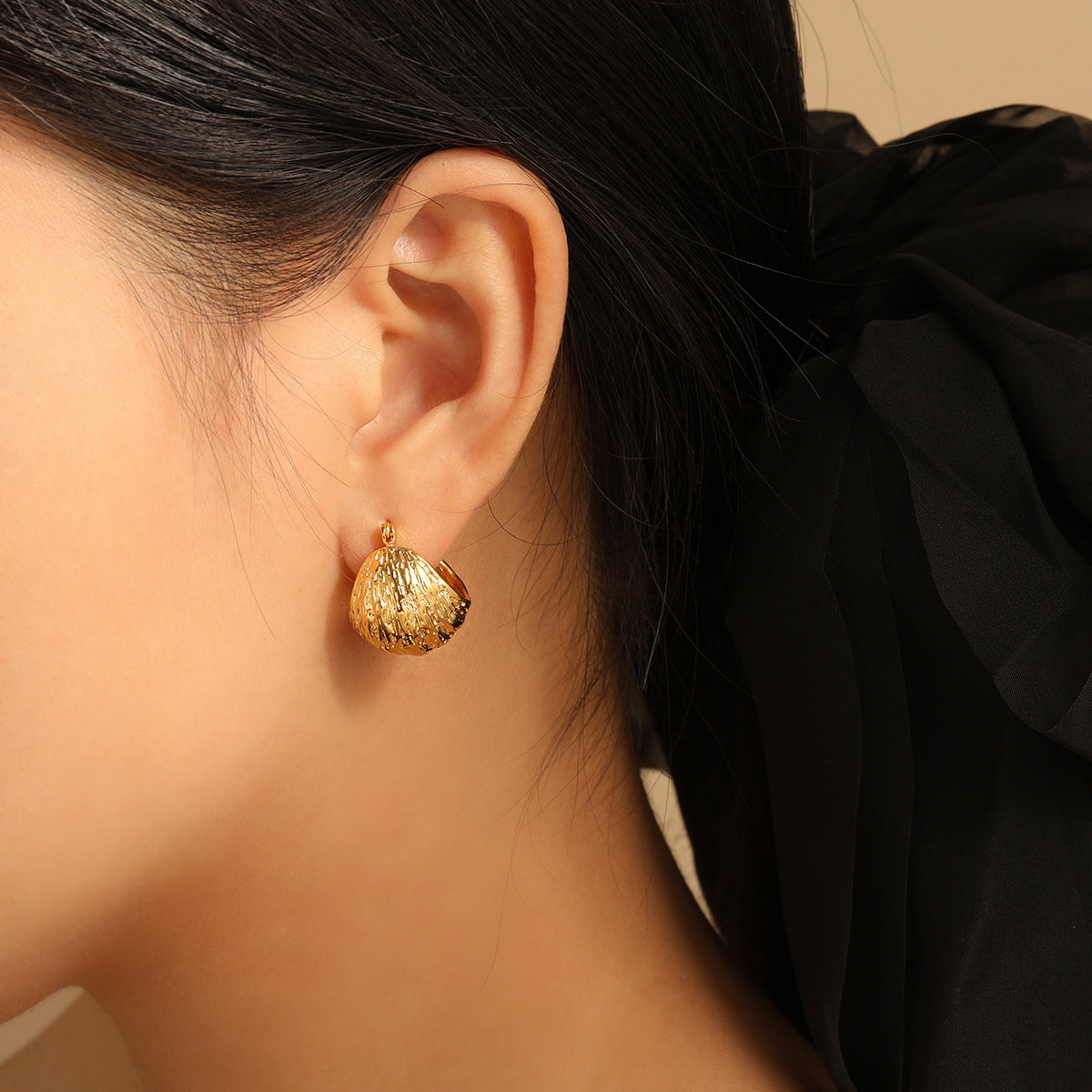 Wholesale Irregular semicircular hammer pattern earrings