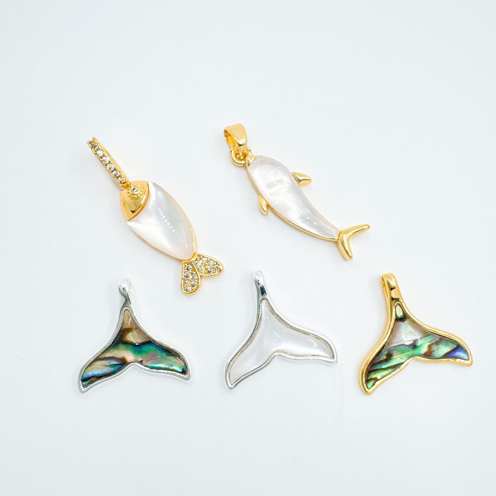Wholesale Ocean Series Fish Tail Dolphin Gold Plated Pendant Necklace Fashion Jewelry Accessory Gift for Women