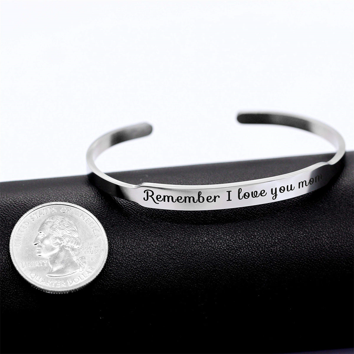 Bracciale aperto a forma di C inciso in acciaio inossidabile all'ingrosso