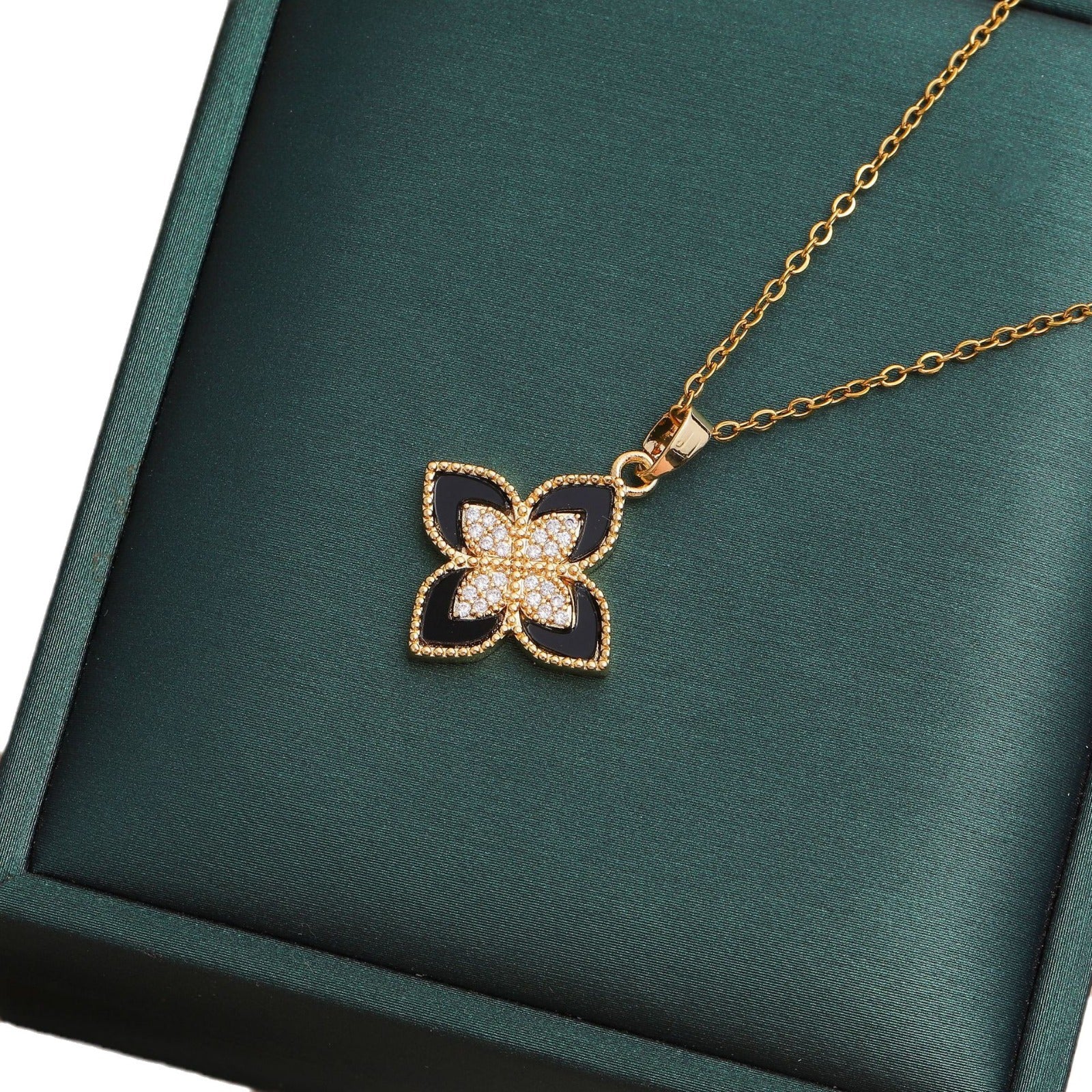 Wholesale Full Diamond Four-leaf Clover Pendant Titanium Steel Necklace ACC-NE-Chengy003