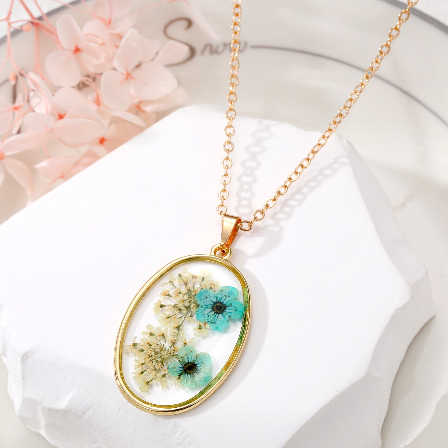 Wholesale Resin Natural Dried Flower Pendant Necklace Oval Geometric Women S Sweater Chain Trendy Boutique Resale