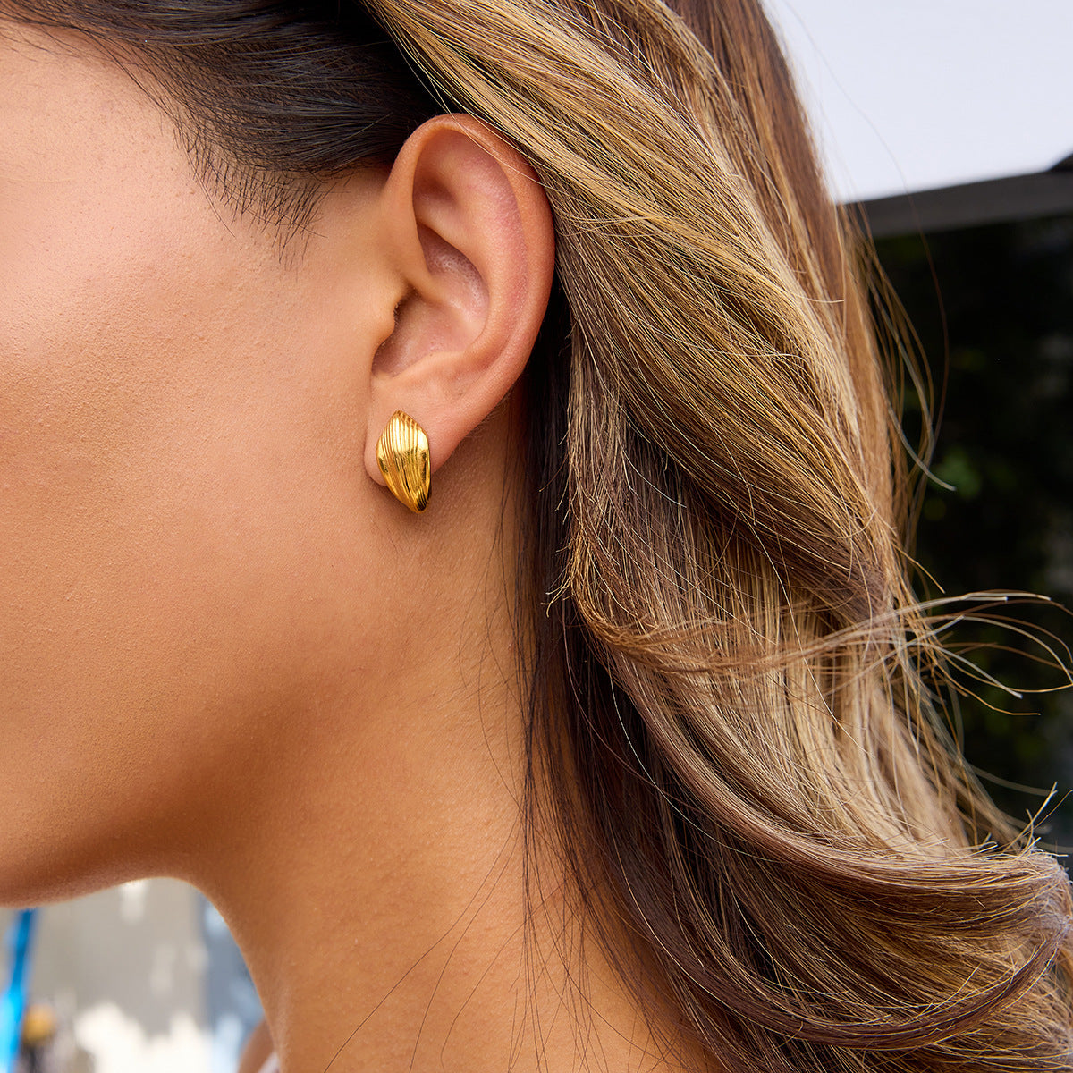 Wholesale 18K Gold Stainless Steel Ribbed Line C Hoop Earrings