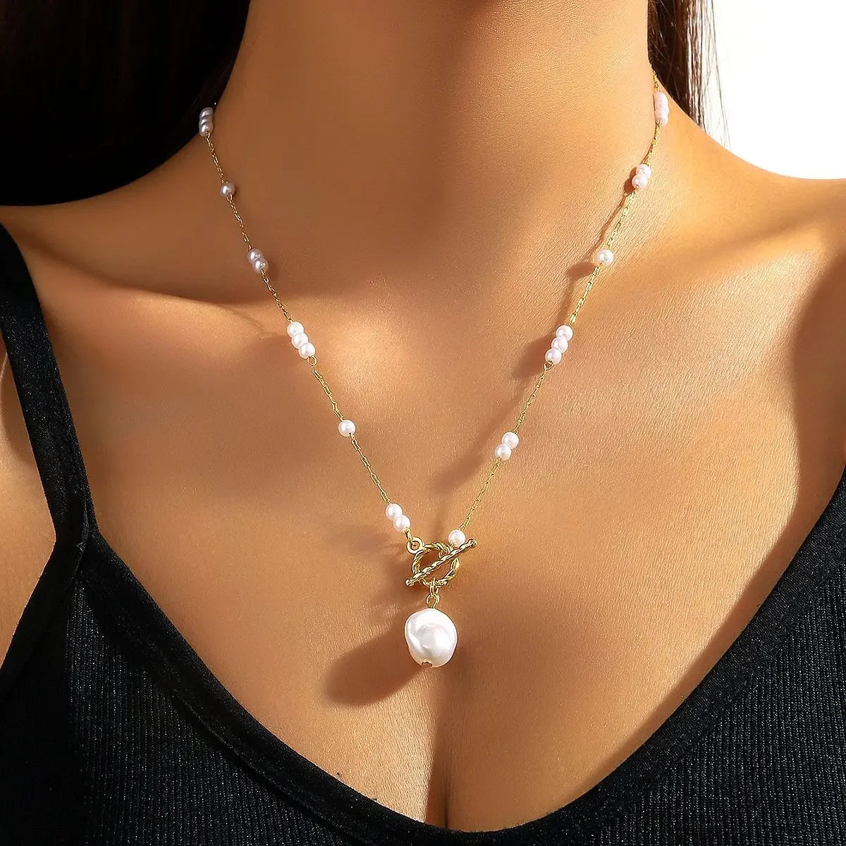 Wholesale  Fashionable Elegant Pearl Necklace Choker With Double-Layer Necklaces