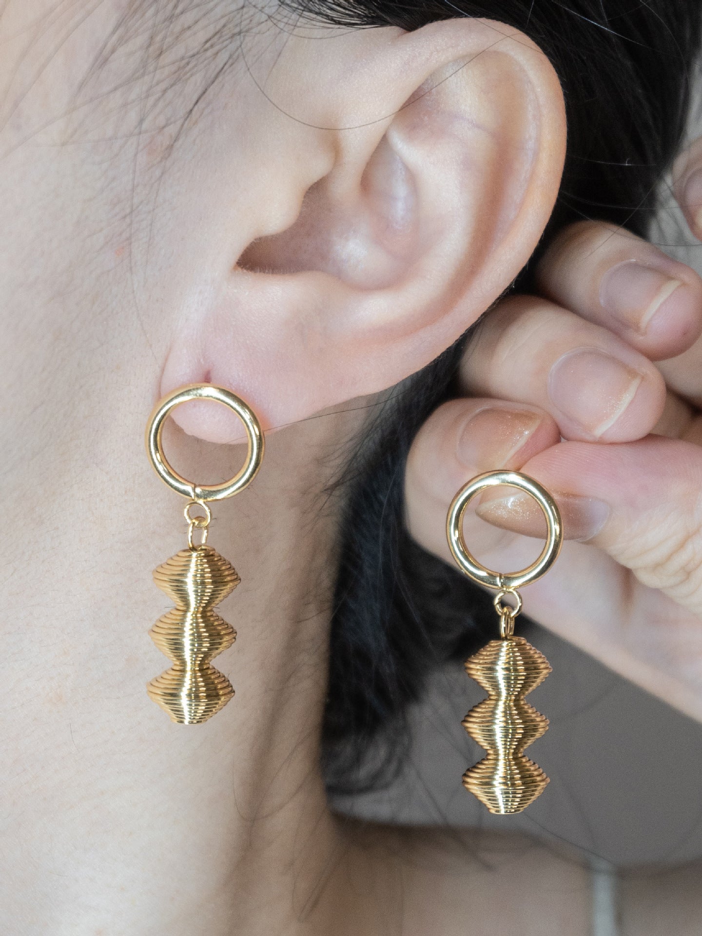 Wholesale Gold Plated Stainless Steel Three Layer Coil Geometric Lantern Earrings French Retro Women S Stud Earrings Party Fashion Accessory