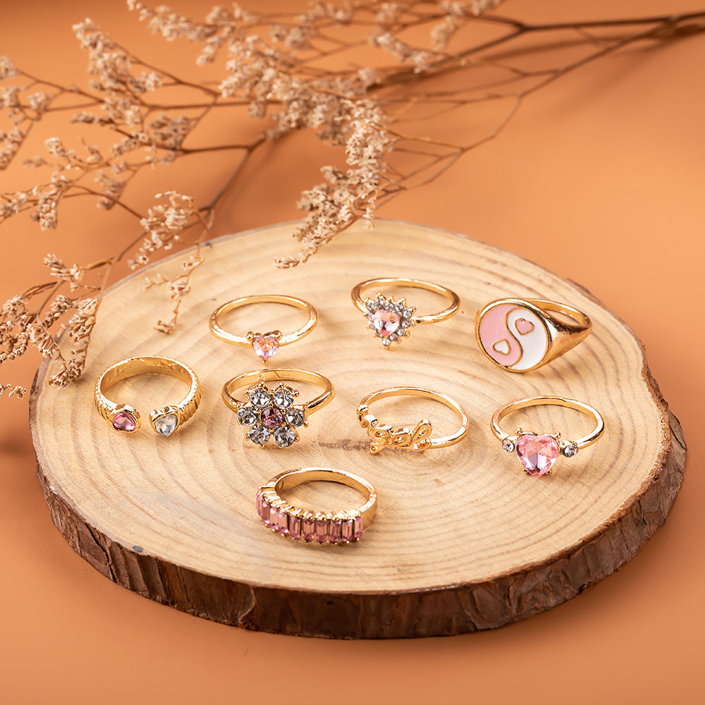 Wholesale Trendy Totem Design Ring with Love Heart Stones,  Zinc Alloy Fashion Accessory for Everyday Wear