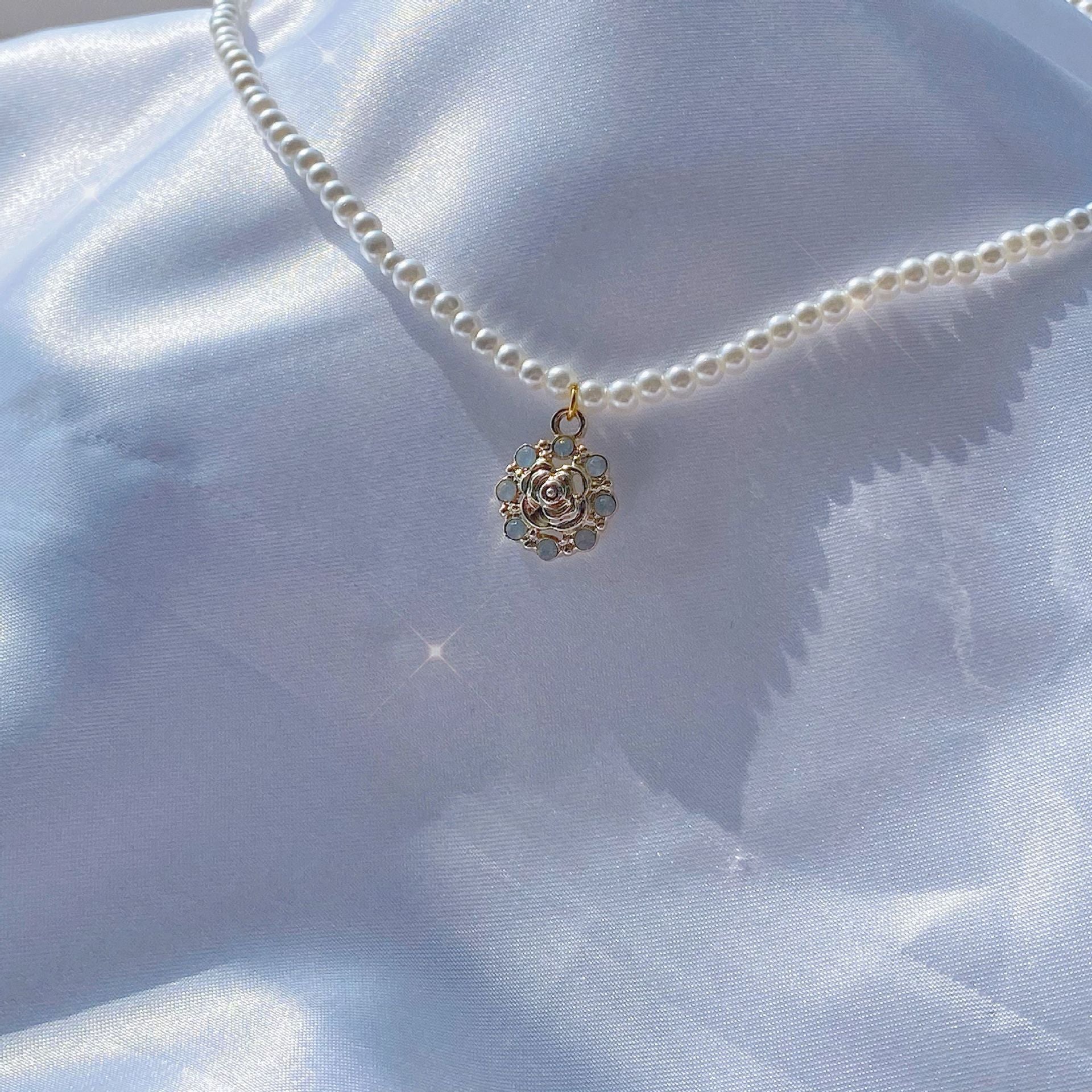 Wholesale Camellia Pearl Necklace Collarbone Chain Choker Necklace ACC-NE-Hanxi002