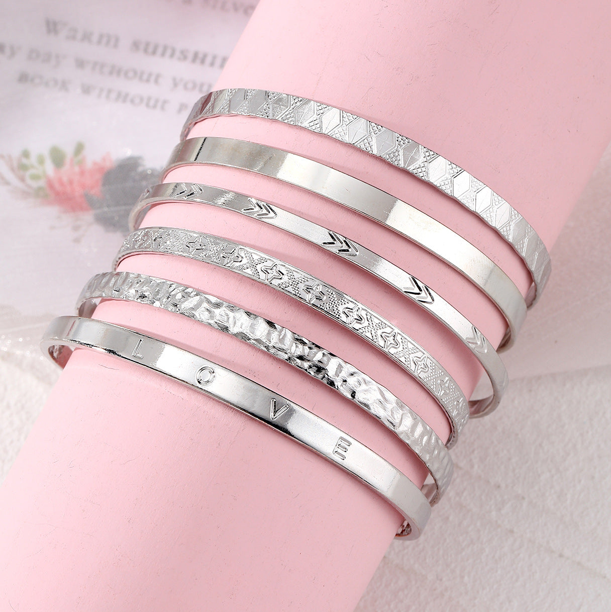 Wholesale  4pcs/set love flower pattern exaggerated personality bracelet